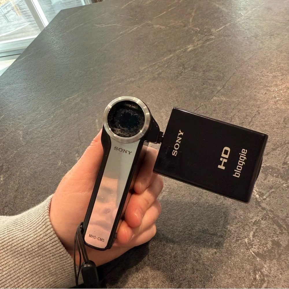 Sony Mobile HD Snap Camera MHS-CM5 Digital Camcorder untested for parts